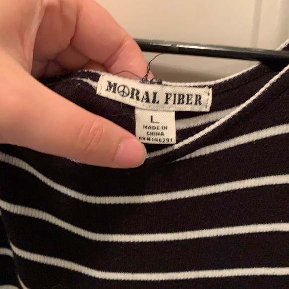 Large Black and white stripped casual dress - Picture 3 of 6